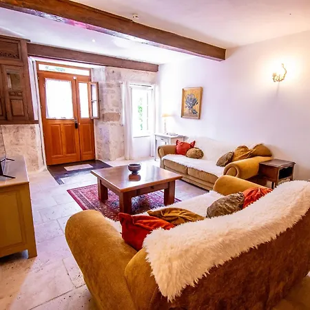 Logis De La Bastide, Climatise Au Coeur Du Village 펜션